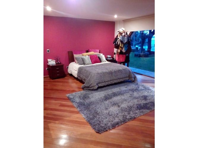 Casa de 5 alcobas en venta en Caobos Salazar, Bogotá, 920 m² · foto 9 de 19