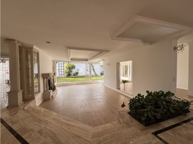 Casa de 4 alcobas en venta en Santa Ana, Bogotá, 400 m² · foto 2 de 19