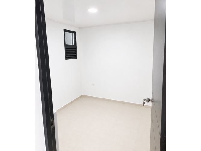 Apartamento de 11 alcobas en venta en Fontibon, Bogotá, 216 m² · foto 4 de 13