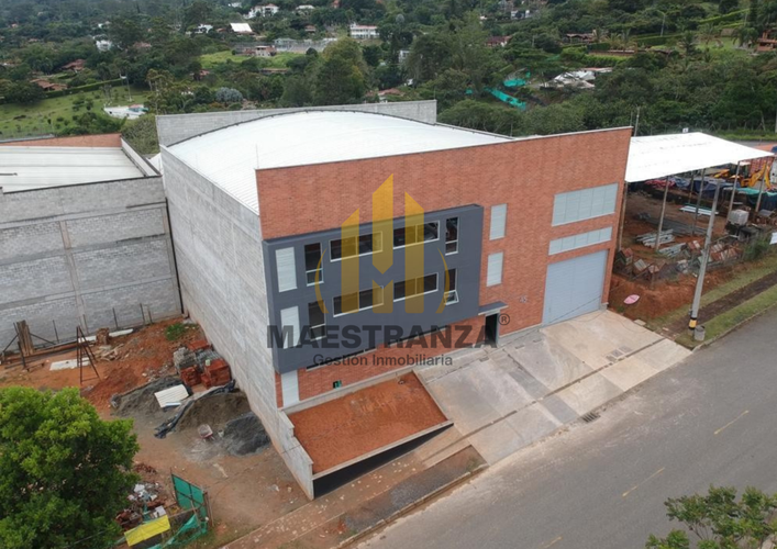 Bodega en venta en Simon Bolivar Sb (Centro), Copacabana, 715 m² · foto 2 de 9