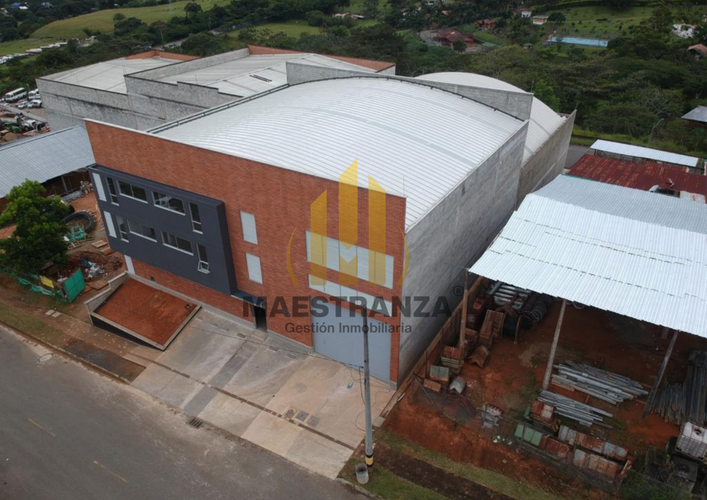 Bodega en venta en Simon Bolivar Sb (Centro), Copacabana, 715 m² · foto 3 de 9