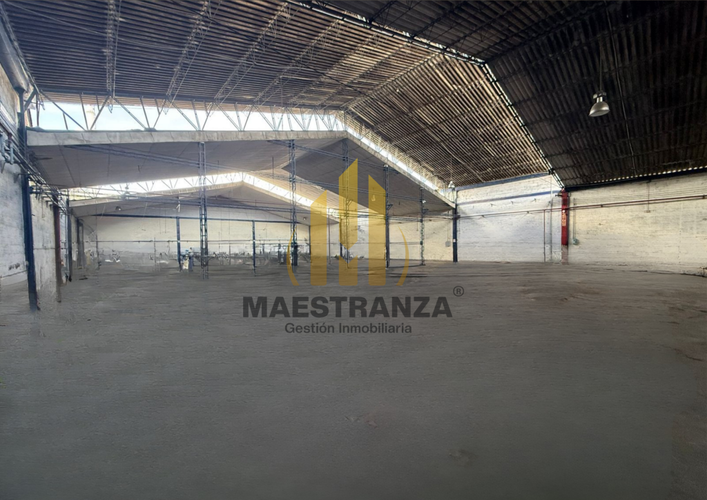 Bodega en venta en Cementerio Universal, Medellín, 1480 m² · foto 2 de 7