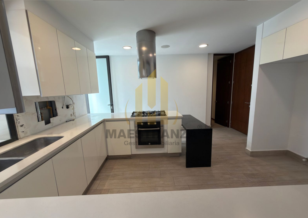 Apartamento en arriendo en El Poblado, Medellín · foto 2 de 24