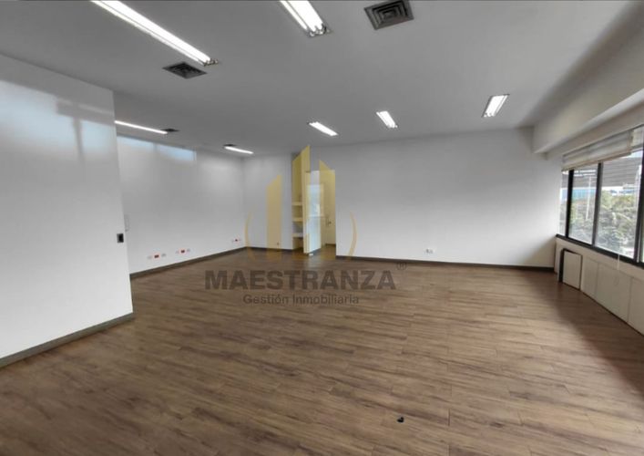 Oficina en arriendo en La Esmeralda, Itagüí, 681 m² · foto 3 de 8