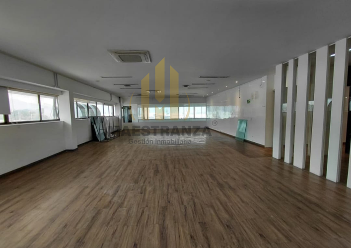 Oficina en arriendo en La Esmeralda, Itagüí, 681 m² · foto 7 de 8