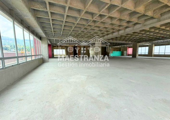 Local en arriendo en Urbanizacion Loyola, Medellín, 1020 m² · foto 2 de 10