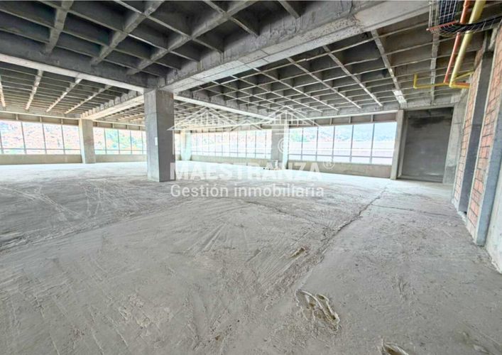 Local en arriendo en Urbanizacion Loyola, Medellín, 1020 m² · foto 3 de 10