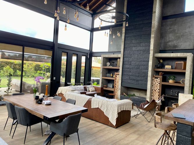 Casa de 3 alcobas en venta en Llano Grande, Rionegro, 420 m² · foto 2 de 11