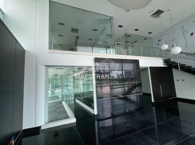 Local en venta en El Poblado, Medellín, 285 m² · foto 2 de 24