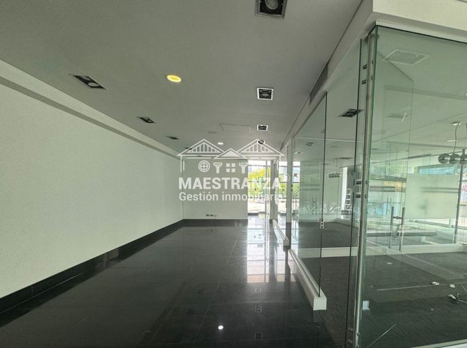 Local en venta en El Poblado, Medellín, 285 m² · foto 13 de 24