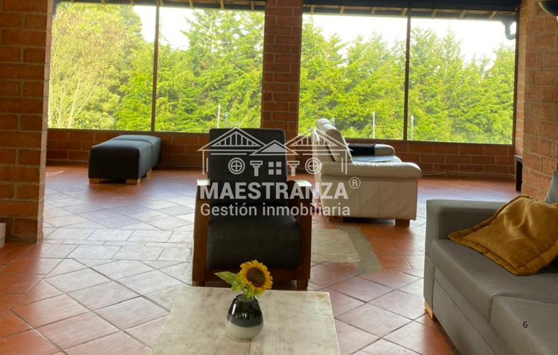 Casa de 5 alcobas en venta en Santa Elena, Medellín, 250 m² · foto 4 de 15