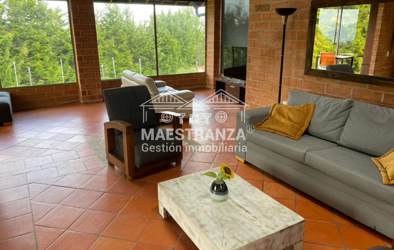 Casa de 5 alcobas en venta en Santa Elena, Medellín, 250 m² · foto 9 de 15