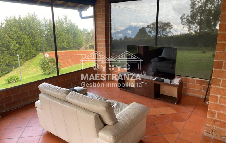 Casa de 5 alcobas en venta en Santa Elena, Medellín, 250 m² · foto 10 de 15