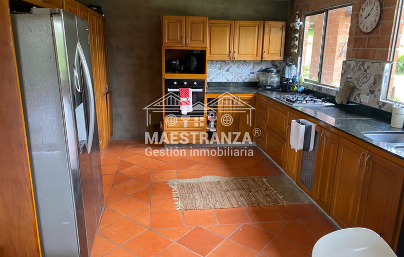 Casa de 5 alcobas en venta en Santa Elena, Medellín, 250 m² · foto 11 de 15