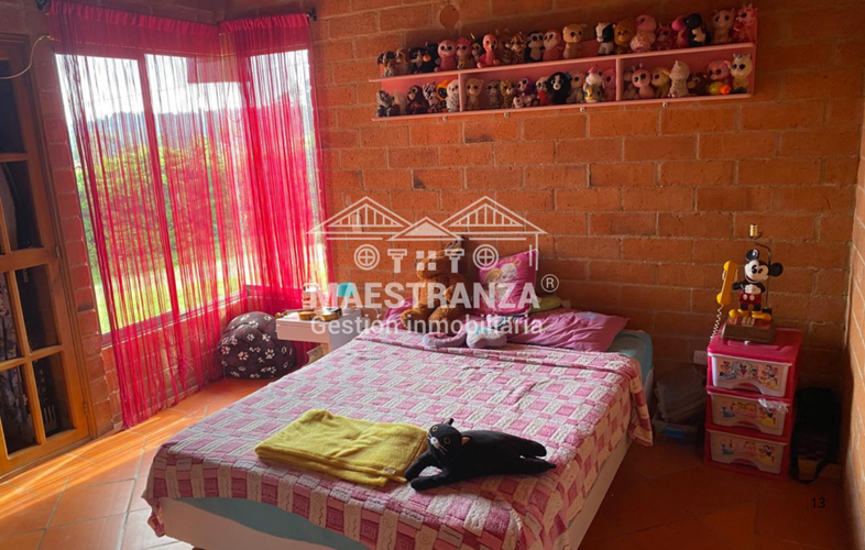 Casa de 5 alcobas en venta en Santa Elena, Medellín, 250 m² · foto 13 de 15