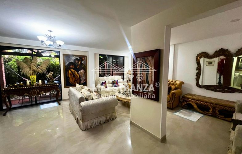 Casa de 5 alcobas en venta en Los Naranjos, Medellín, 300 m² · foto 6 de 24