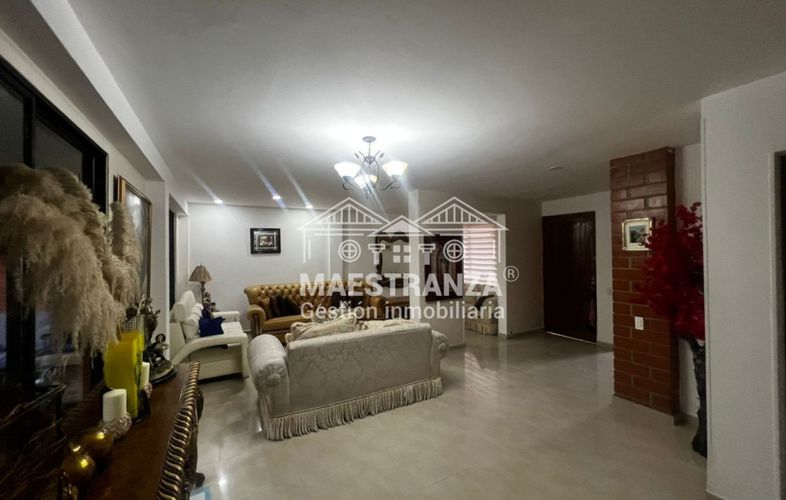 Casa de 5 alcobas en venta en Los Naranjos, Medellín, 300 m² · foto 7 de 24