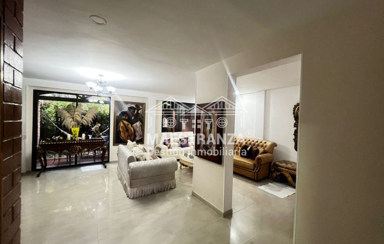 Casa de 5 alcobas en venta en Los Naranjos, Medellín, 300 m² · foto 9 de 24
