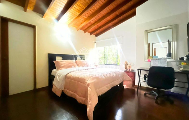 Casa de 5 alcobas en venta en Los Naranjos, Medellín, 300 m² · foto 11 de 24