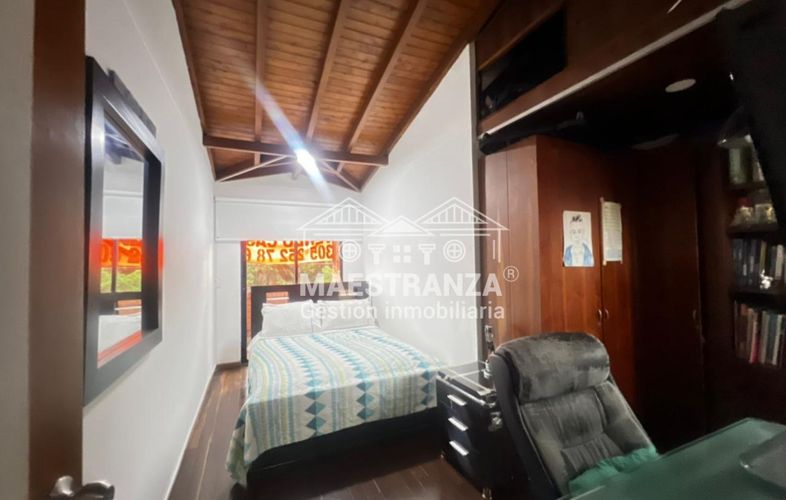 Casa de 5 alcobas en venta en Los Naranjos, Medellín, 300 m² · foto 13 de 24