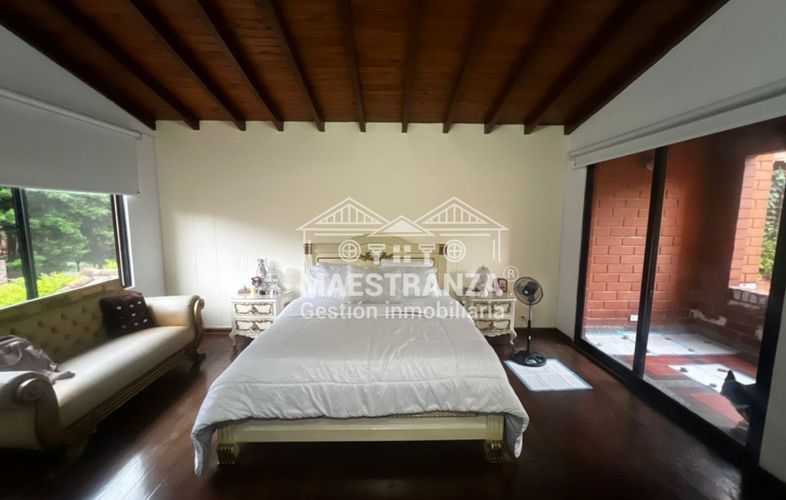 Casa de 5 alcobas en venta en Los Naranjos, Medellín, 300 m² · foto 14 de 24