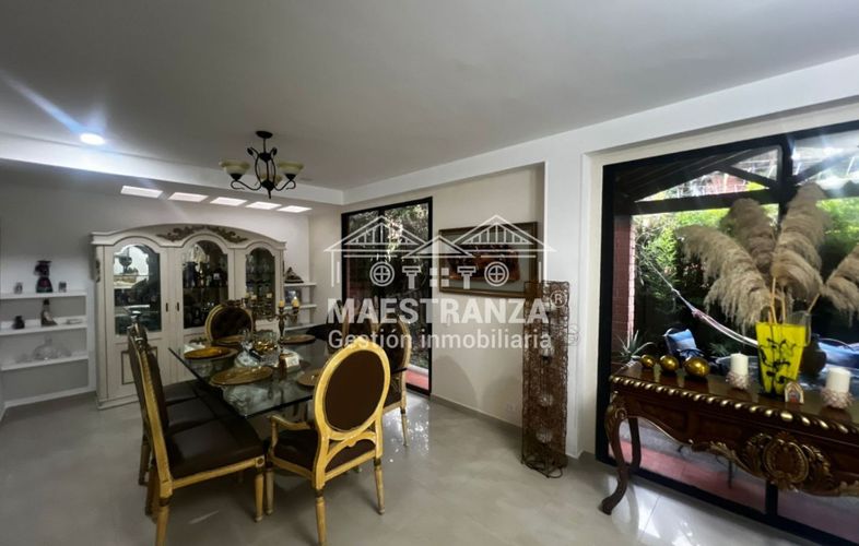 Casa de 5 alcobas en venta en Los Naranjos, Medellín, 300 m² · foto 15 de 24