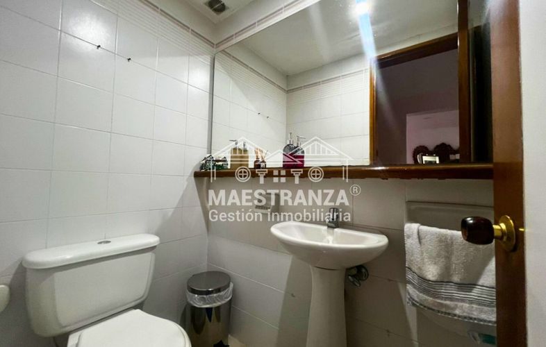 Casa de 5 alcobas en venta en Los Naranjos, Medellín, 300 m² · foto 16 de 24