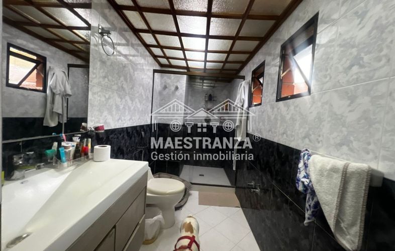 Casa de 5 alcobas en venta en Los Naranjos, Medellín, 300 m² · foto 20 de 24