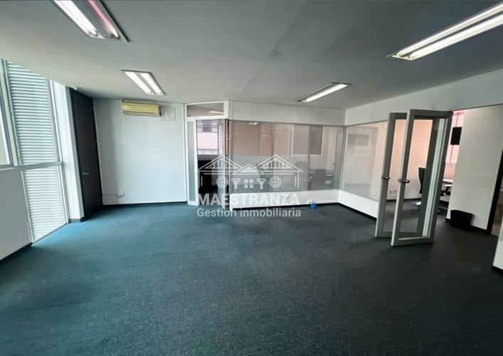 Oficina en arriendo en Los Balsos, Medellín, 87 m² · foto 2 de 12