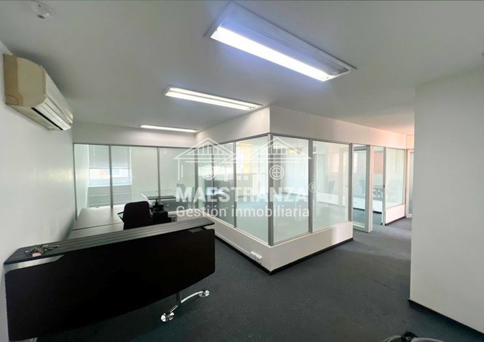 Oficina en arriendo en Los Balsos, Medellín, 87 m² · foto 3 de 12