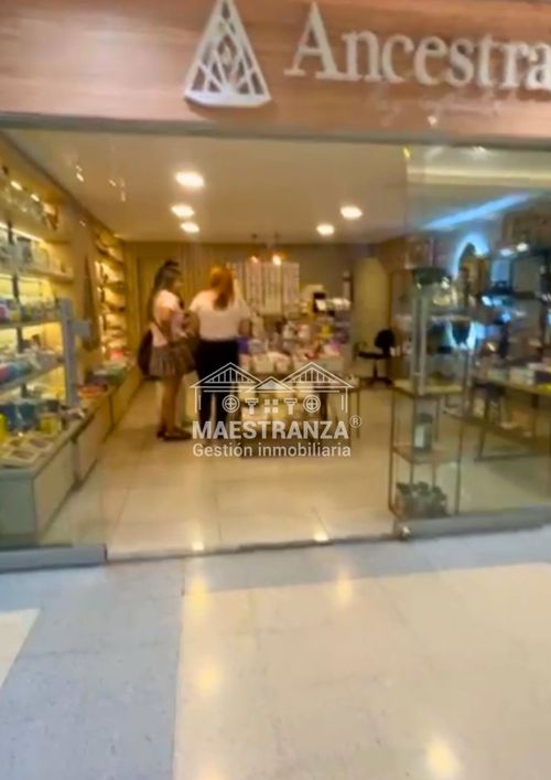 Local en venta en La Aguacatala, Medellín, 37 m² · foto 2 de 4