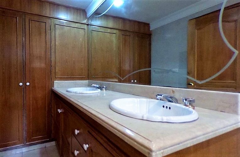 Casa de 5 alcobas en arriendo en Unicentro Bogotá, Bogotá, 752 m² · foto 2 de 24
