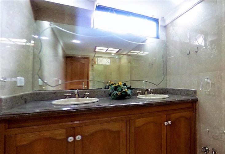 Casa de 5 alcobas en arriendo en Unicentro Bogotá, Bogotá, 752 m² · foto 9 de 24