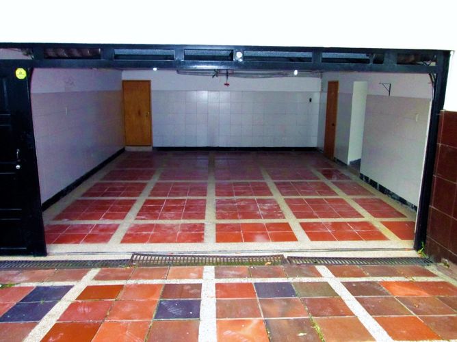 Casa de 5 alcobas en arriendo en Unicentro Bogotá, Bogotá, 752 m² · foto 3 de 24