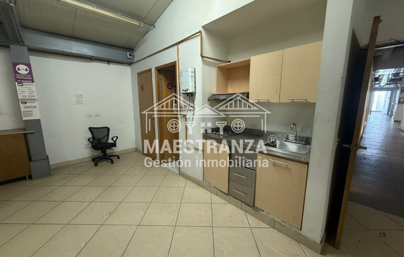 Edificio en arriendo en Conquistadores, Medellín, 2000 m² · foto 6 de 24
