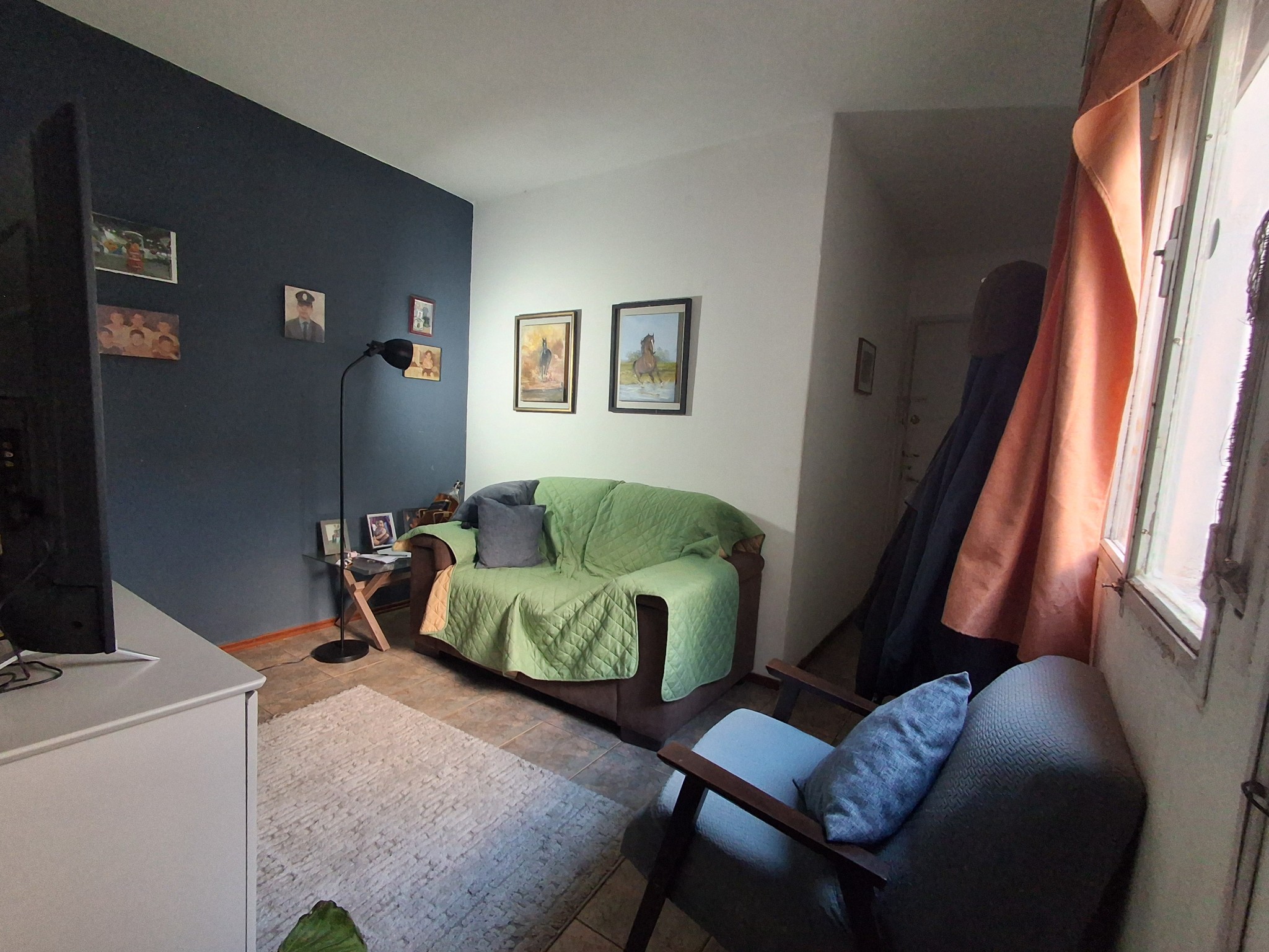 Venta de Apartamento 1 dormitorio Alquilado Primer piso Escalera Buen Estado Luminoso Buena Renta