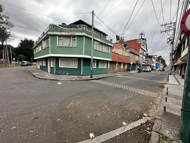 Casa de 2 alcobas en venta en Jardin Botanico, Bogotá, 136 m² · foto 2 de 13