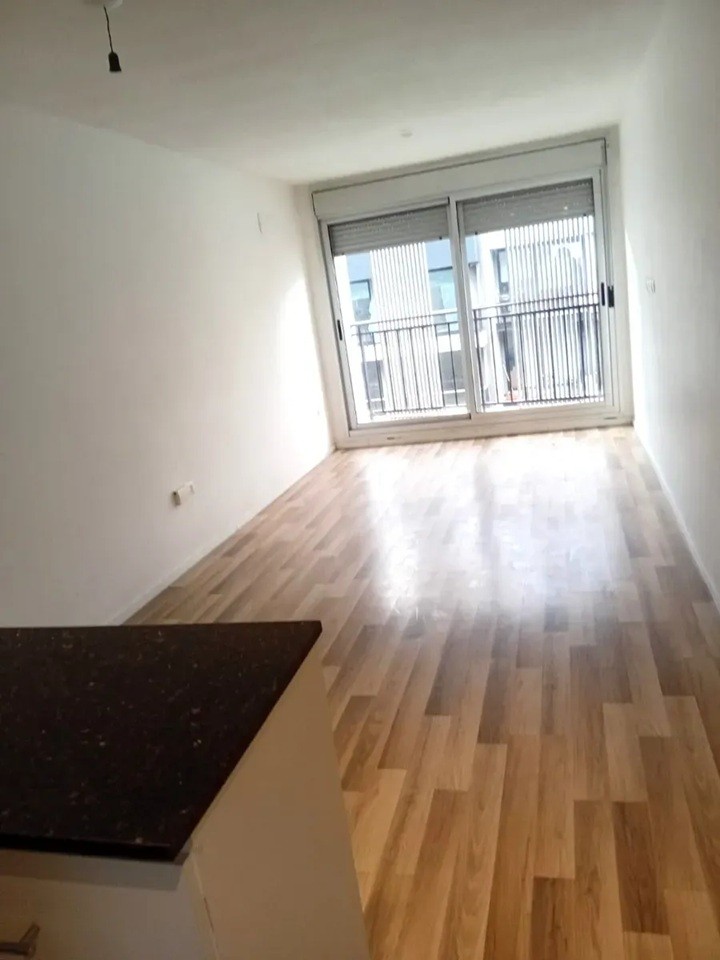 ALQUILER EN EL CENTRO DE 2 DORMITORIOS EN PISO ALTO, GARAJE INCLUIDO, SEGURIDAD, SUM