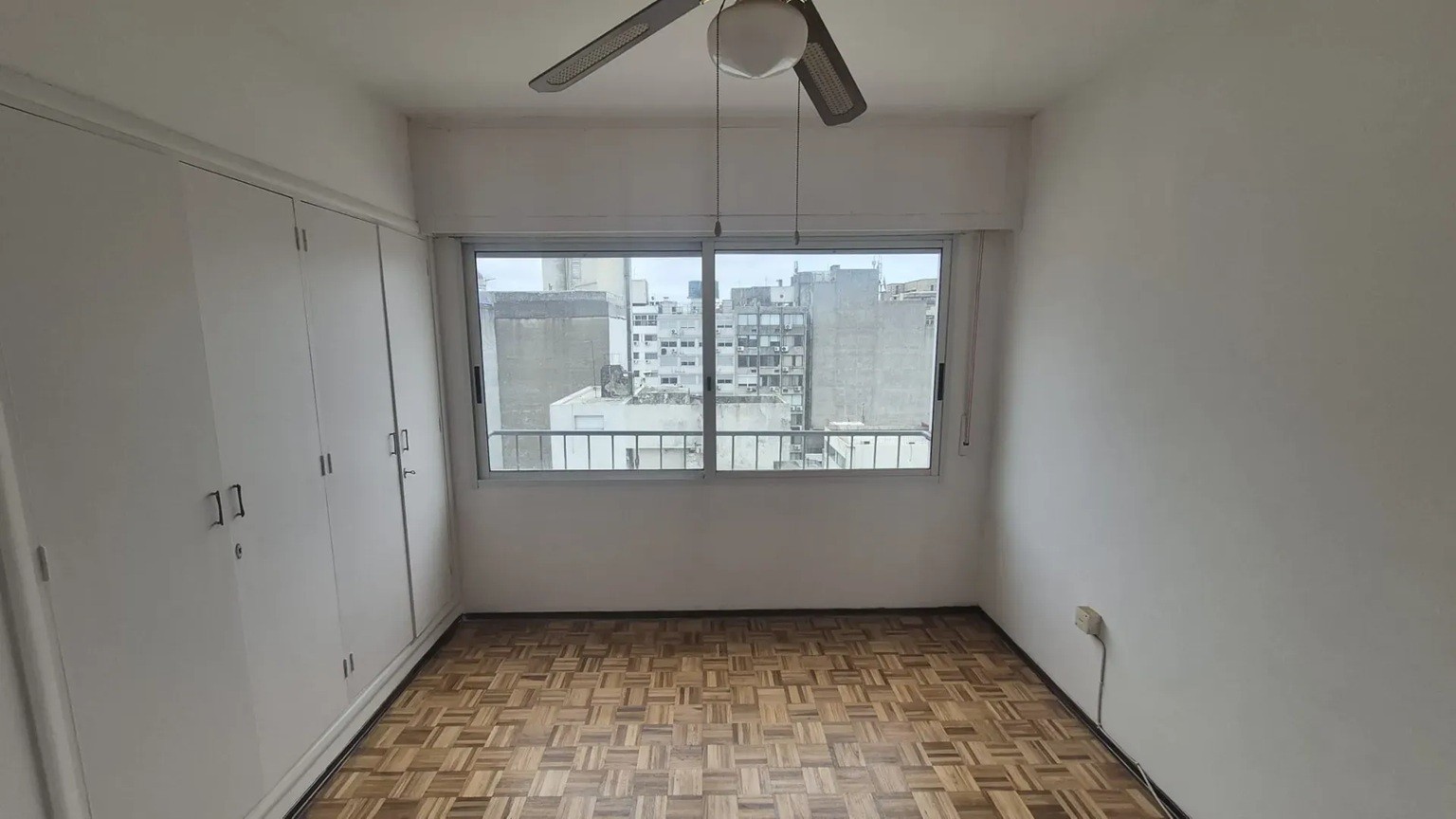 ALQUILER EN EL CENTRO DE 1 DORMITORIO, PISO ALTO AL FRENTE, LUMINOSO! · Foto 6