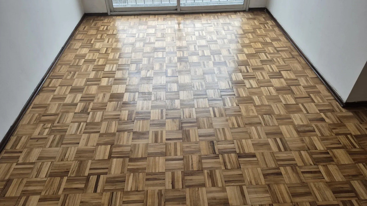 ALQUILER EN EL CENTRO DE 1 DORMITORIO, PISO ALTO AL FRENTE, LUMINOSO! · Foto 8