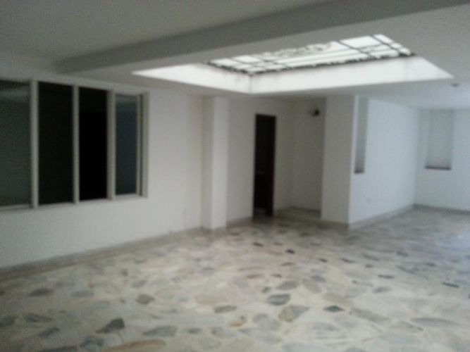 Edificio en venta en Prados Del Norte, Cali, 480 m² · foto 2 de 24