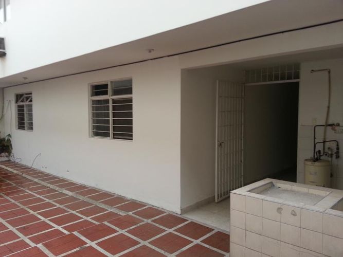 Edificio en venta en Prados Del Norte, Cali, 480 m² · foto 3 de 24