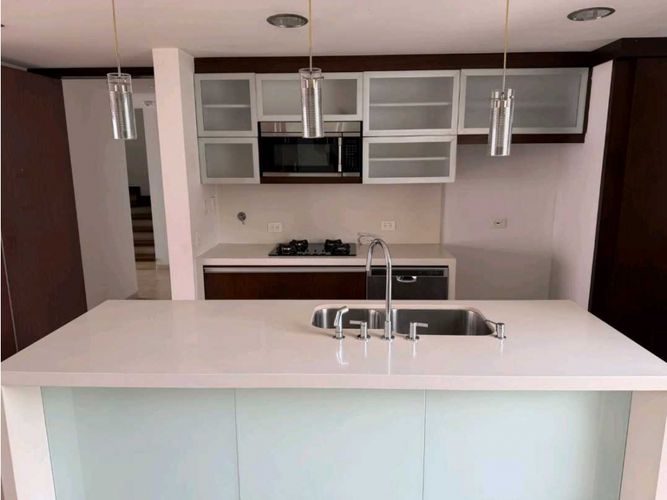 Apartamento de 3 alcobas en arriendo en Las Lomas, Medellín, 127 m² · foto 3 de 8