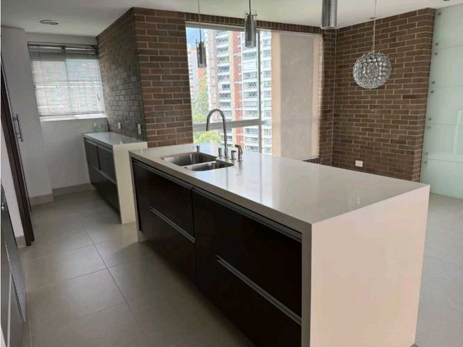 Apartamento de 3 alcobas en arriendo en Las Lomas, Medellín, 127 m² · foto 5 de 8