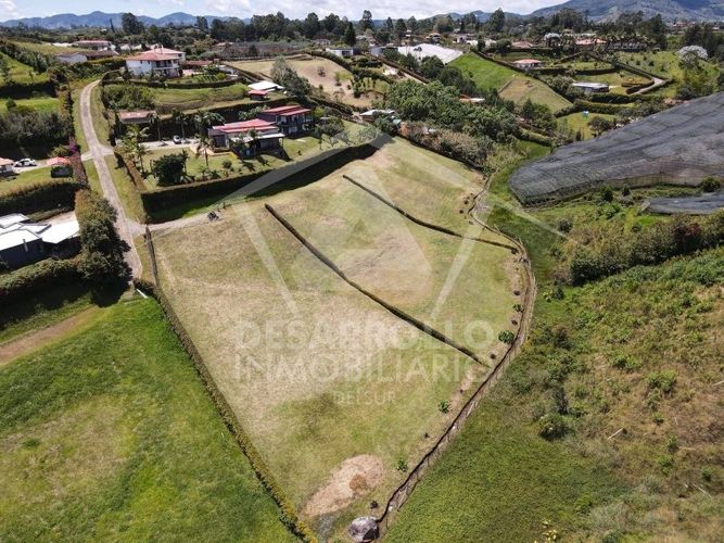 Lote en venta en Cristo Rey, El Carmen de Viboral, 2280 m² · foto 2 de 4