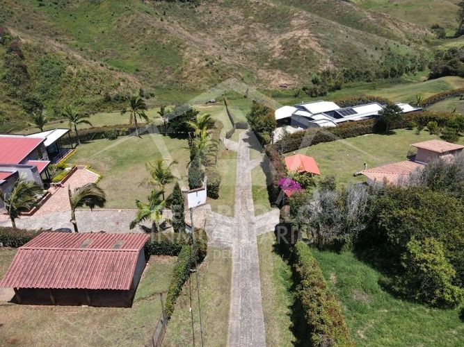 Lote en venta en Cristo Rey, El Carmen de Viboral, 2280 m² · foto 4 de 4