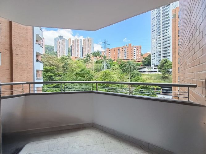 Apartamento de 3 alcobas en arriendo en Patio Bonito, Medellín, 78 m² · foto 2 de 11