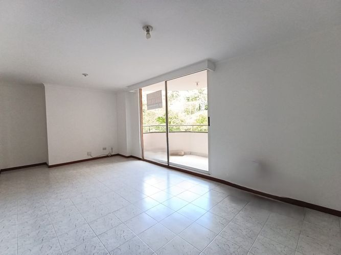 Apartamento de 3 alcobas en arriendo en Patio Bonito, Medellín, 78 m² · foto 3 de 11