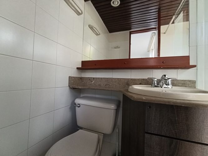 Apartamento de 3 alcobas en arriendo en Patio Bonito, Medellín, 78 m² · foto 5 de 11