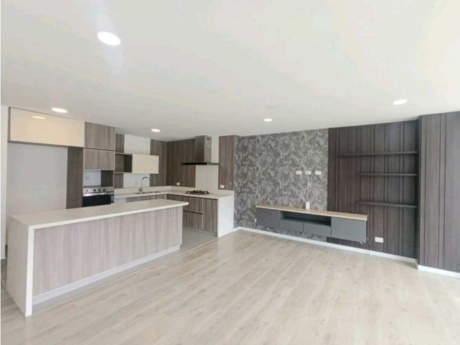Apartamento de 3 alcobas en arriendo en Loma De Las Brujas, Envigado, 205 m² · foto 2 de 24